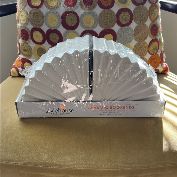 NWT Style House Ruffled Matte Bookends full set spans 12.6” x 3.94” x 6.1” - Picture 8 of 9